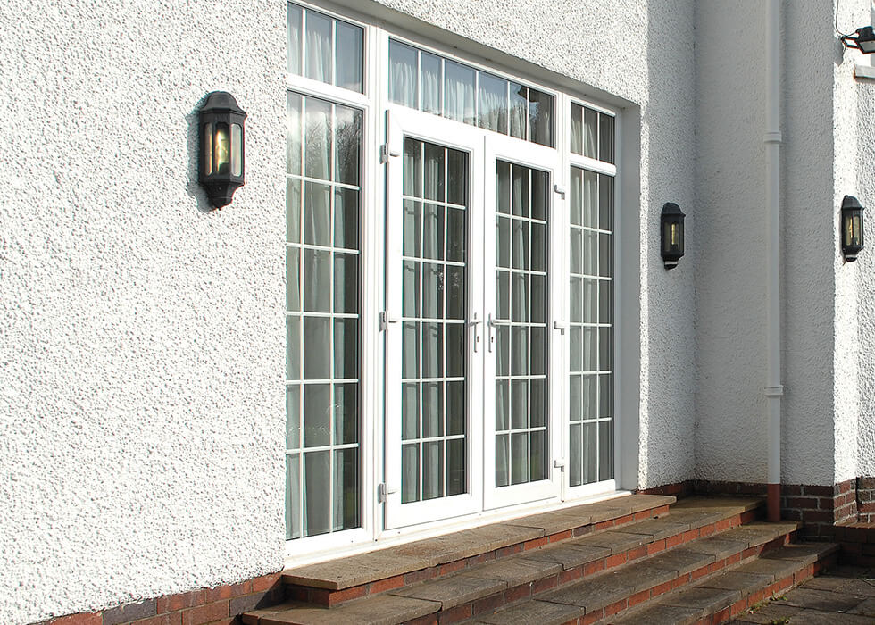 https://stedek.icaal.dev/wp-content/uploads/2018/04/White-uPVC-french-door-with-astragal-bars.jpg