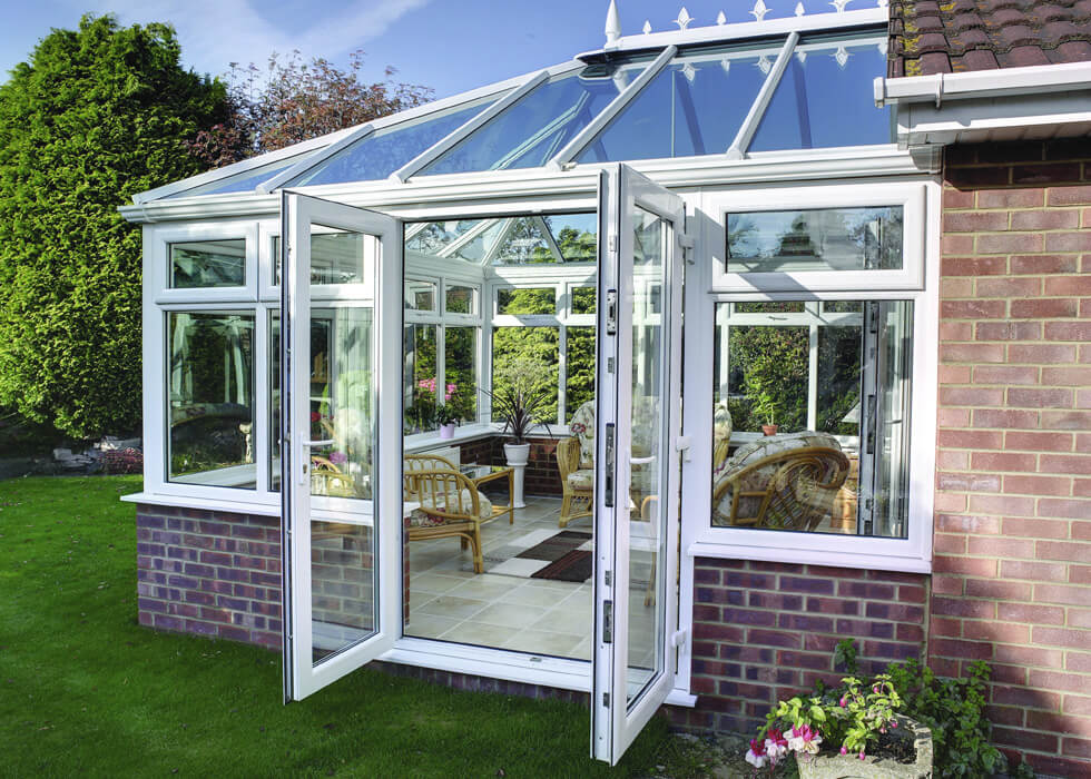https://stedek.icaal.dev/wp-content/uploads/2018/06/White-uPVC-Swish-Conservatory.jpg